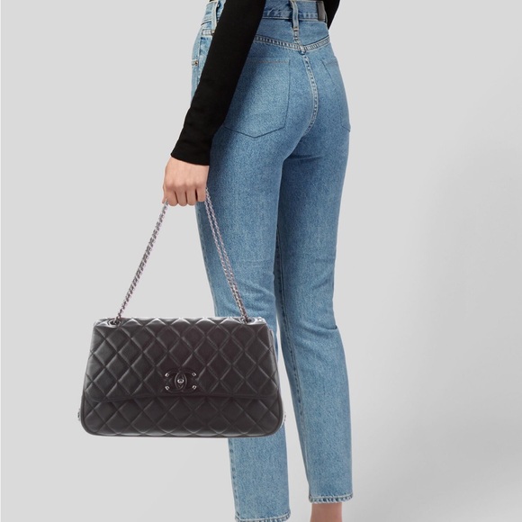 Chanel frame in chain flap bag - Picture 5 of 5